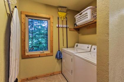 Chateau Sur Lamont Gatlinburg Cabin with Hot Tub! - image 10