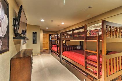 Chateau Sur Lamont Gatlinburg Cabin with Hot Tub! - image 11