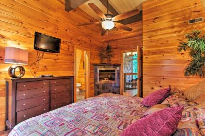 Chateau Sur Lamont Gatlinburg Cabin with Hot Tub! - image 13