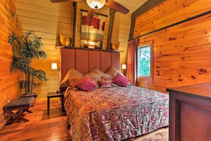 Chateau Sur Lamont Gatlinburg Cabin with Hot Tub! - image 14