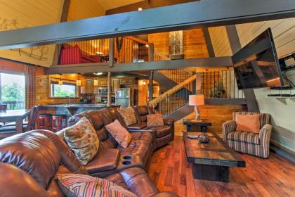 Chateau Sur Lamont Gatlinburg Cabin with Hot Tub! - image 15