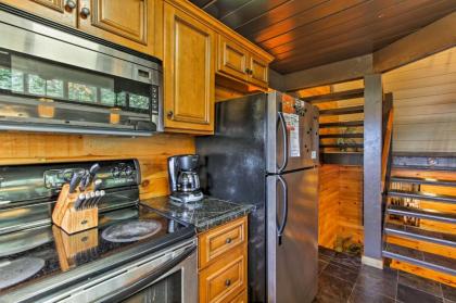 Chateau Sur Lamont Gatlinburg Cabin with Hot Tub! - image 19
