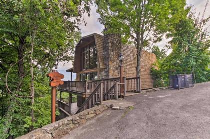 Chateau Sur Lamont Gatlinburg Cabin with Hot Tub! - image 4