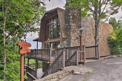 Chateau Sur Lamont Gatlinburg Cabin with Hot Tub! - image 7