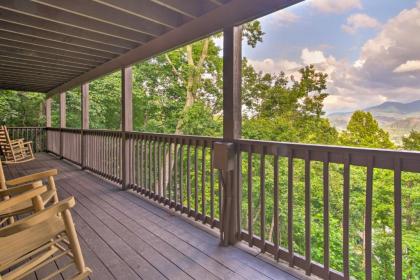Chateau Sur Lamont Gatlinburg Cabin with Hot Tub! - image 8