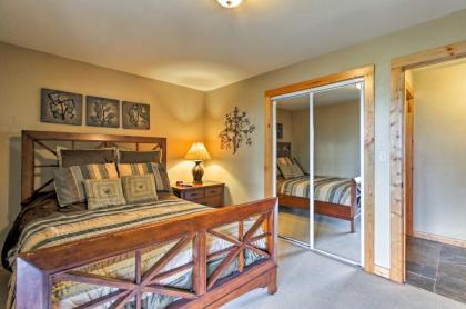 Chateau Sur Lamont Gatlinburg Cabin with Hot Tub! - image 9