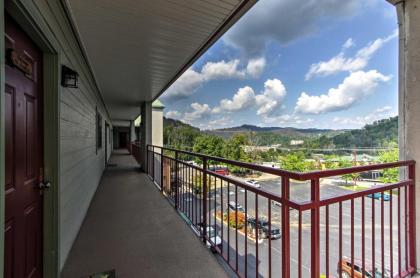 Gatlinburg Penthouse with Private 250-Foot Terrace! - image 16