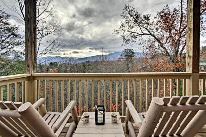 Log Cabin with Pool Table and Hot Tub in Gatlinburg! Gatlinburg Tennessee