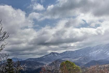 Gatlinburg Home with Mtn Views and Hot Tub 2Mi to Town - image 11