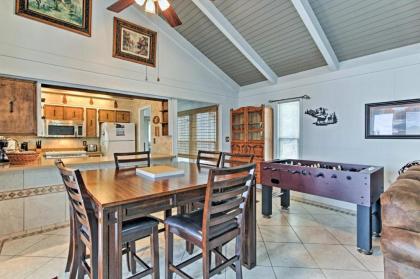 Gatlinburg Home with Mtn Views and Hot Tub 2Mi to Town - image 13