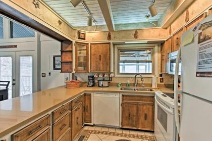 Gatlinburg Home with Mtn Views and Hot Tub 2Mi to Town - image 16