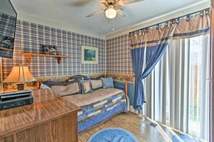 Gatlinburg Home with Mtn Views and Hot Tub 2Mi to Town - image 20
