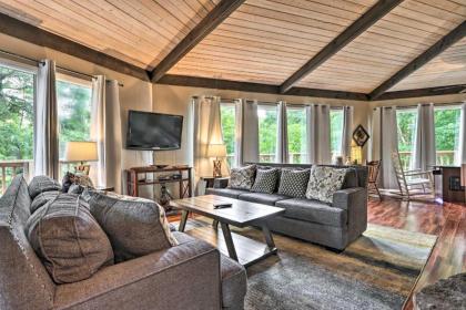 Gatlinburg House with Pool Table Hot Tub and Views! - image 1