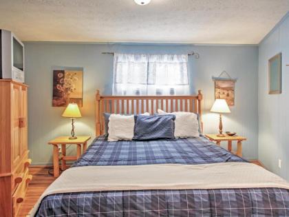 Gatlinburg House with Pool Table Hot Tub and Views! - image 16