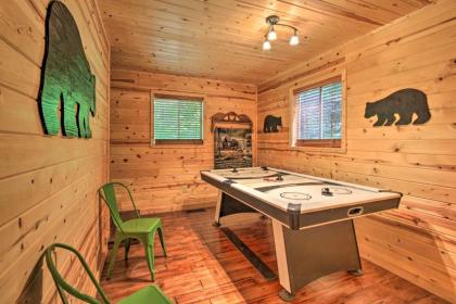 Cottage with Hot Tub and Rustic Charm 2 Mi to Downtown - image 11