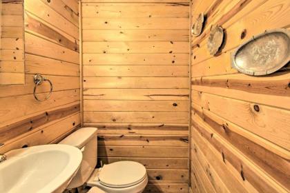 Cottage with Hot Tub and Rustic Charm 2 Mi to Downtown - image 17