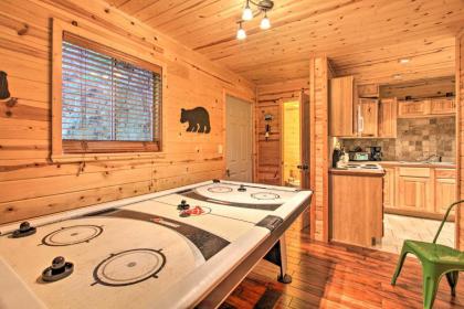 Cottage with Hot Tub and Rustic Charm 2 Mi to Downtown - image 3