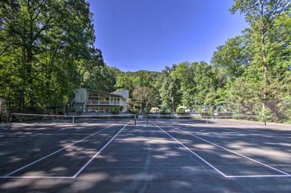 Eclectic Cabin with Hot Tub Less Than 1Mi to Ober Gatlinburg - image 19