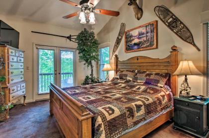 Eclectic Cabin with Hot Tub Less Than 1Mi to Ober Gatlinburg - image 8