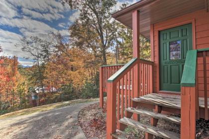Gatlinburg Chalet with Hot Tub Sauna and Mountain View - image 10