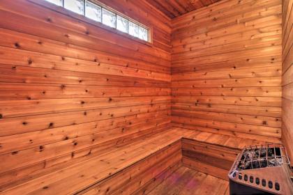 Gatlinburg Chalet with Hot Tub Sauna and Mountain View - image 20