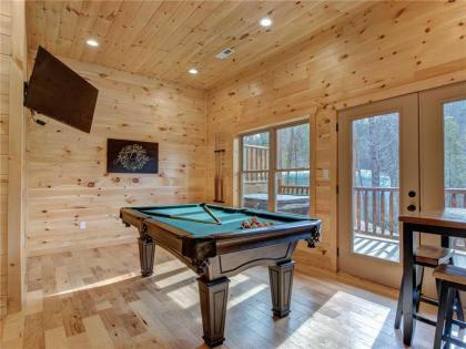 Gatlinburg Escape 5 Bedrooms Hot Tub Arcade Game Room Sleeps 16 - image 12