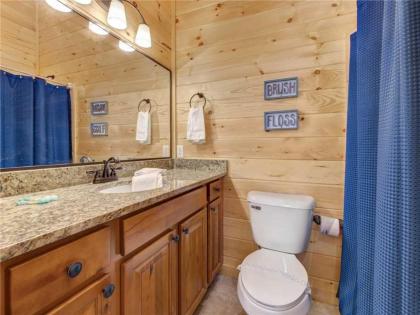 Gatlinburg Escape 5 Bedrooms Hot Tub Arcade Game Room Sleeps 16 - image 13