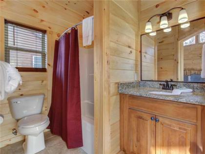 Gatlinburg Escape 5 Bedrooms Hot Tub Arcade Game Room Sleeps 16 - image 15