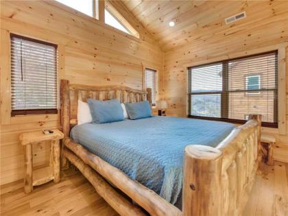 Gatlinburg Escape 5 Bedrooms Hot Tub Arcade Game Room Sleeps 16 - image 16