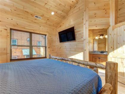 Gatlinburg Escape 5 Bedrooms Hot Tub Arcade Game Room Sleeps 16 - image 18
