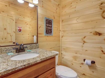 Gatlinburg Escape 5 Bedrooms Hot Tub Arcade Game Room Sleeps 16 - image 19