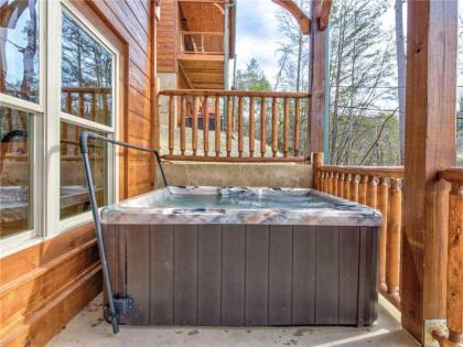 Gatlinburg Escape 5 Bedrooms Hot Tub Arcade Game Room Sleeps 16 - image 8