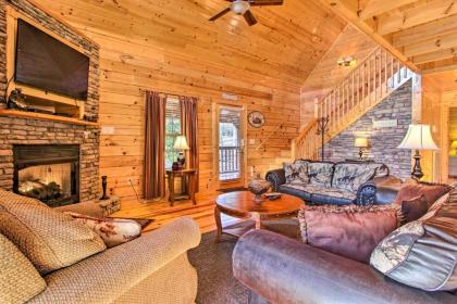 Downtown Gatlinburg Lodge with Hot Tub and Game Room! - image 15