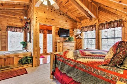 Gatlinburg Mountainside Escape with Outdoor Hot Tub! - image 11