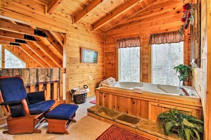 Gatlinburg Mountainside Escape with Outdoor Hot Tub! - image 13