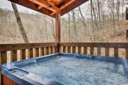 Gatlinburg Mountainside Escape with Outdoor Hot Tub! - image 15