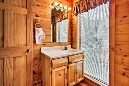 Gatlinburg Mountainside Escape with Outdoor Hot Tub! - image 16