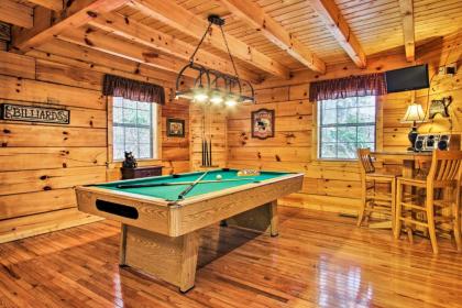 Gatlinburg Mountainside Escape with Outdoor Hot Tub! - image 17