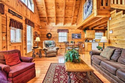 Gatlinburg Mountainside Escape with Outdoor Hot Tub! - image 19