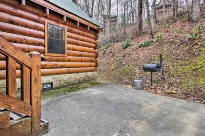 Gatlinburg Mountainside Escape with Outdoor Hot Tub! - image 3