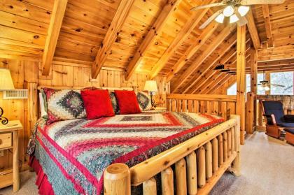 Gatlinburg Mountainside Escape with Outdoor Hot Tub! - image 4