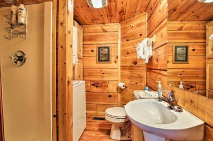 Gatlinburg Mountainside Escape with Outdoor Hot Tub! - image 8