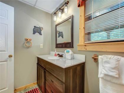 Eagle Creek 2 Bedrooms Hot Tub Porch Sleeps 6 - image 17