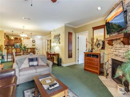 Downtown Delight 2 Bedrooms Pool Hot Tub Sleeps 6 - image 14