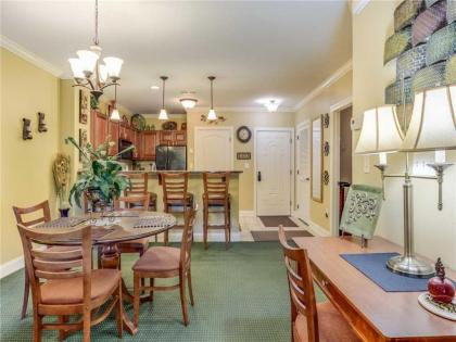 Downtown Delight 2 Bedrooms Pool Hot Tub Sleeps 6 - image 15
