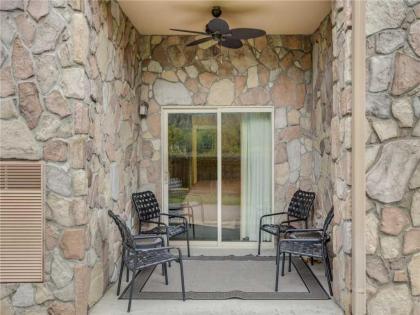 Downtown Delight 2 Bedrooms Pool Hot Tub Sleeps 6 - image 19