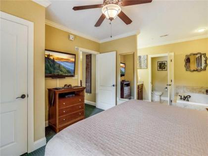Downtown Delight 2 Bedrooms Pool Hot Tub Sleeps 6 - image 20