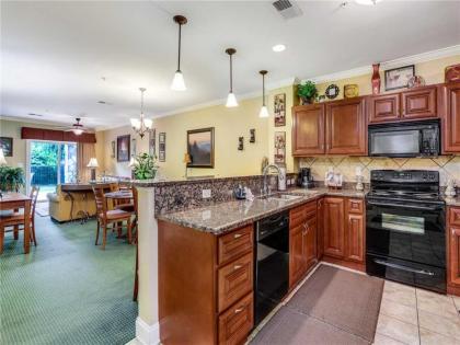 Downtown Delight 2 Bedrooms Pool Hot Tub Sleeps 6 - image 6
