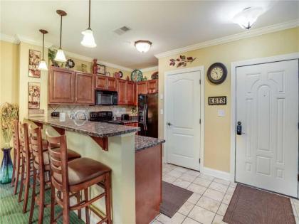 Downtown Delight 2 Bedrooms Pool Hot Tub Sleeps 6 - image 7
