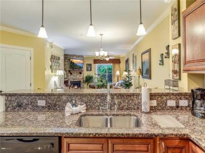 Downtown Delight 2 Bedrooms Pool Hot Tub Sleeps 6 - image 8